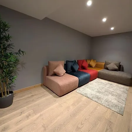 Sophisticated, Relaxed Chic - Sika *